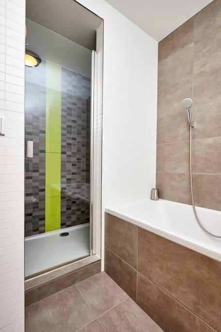 Luxury Apartment In Prague And Free Parking エクステリア 写真