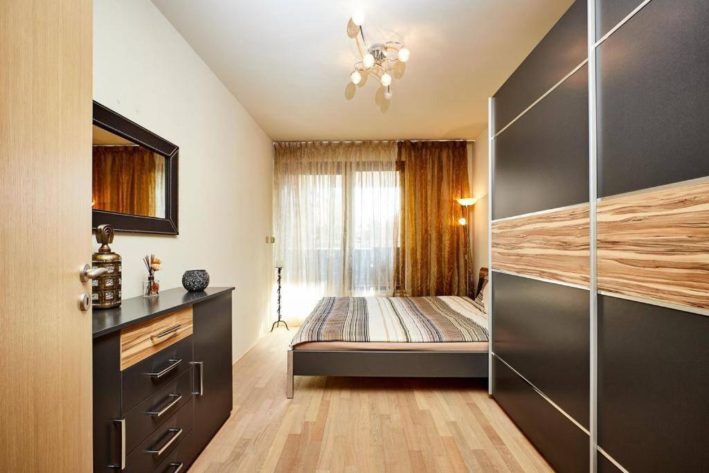 Luxury Apartment In Prague And Free Parking エクステリア 写真