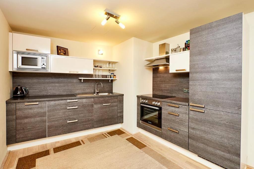 Luxury Apartment In Prague And Free Parking エクステリア 写真