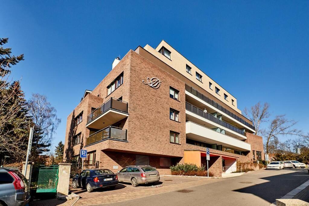 Luxury Apartment In Prague And Free Parking エクステリア 写真
