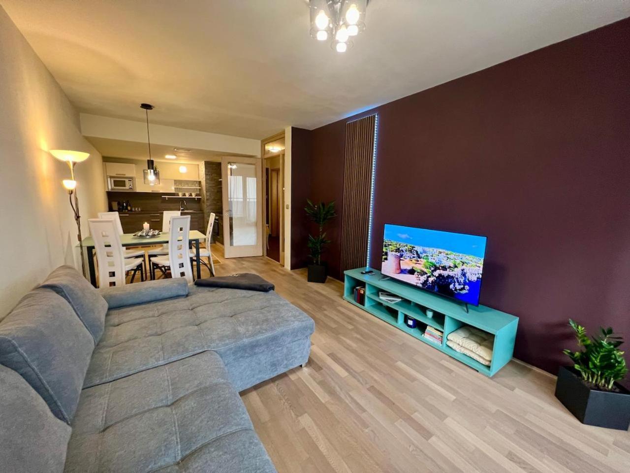 Luxury Apartment In Prague And Free Parking エクステリア 写真