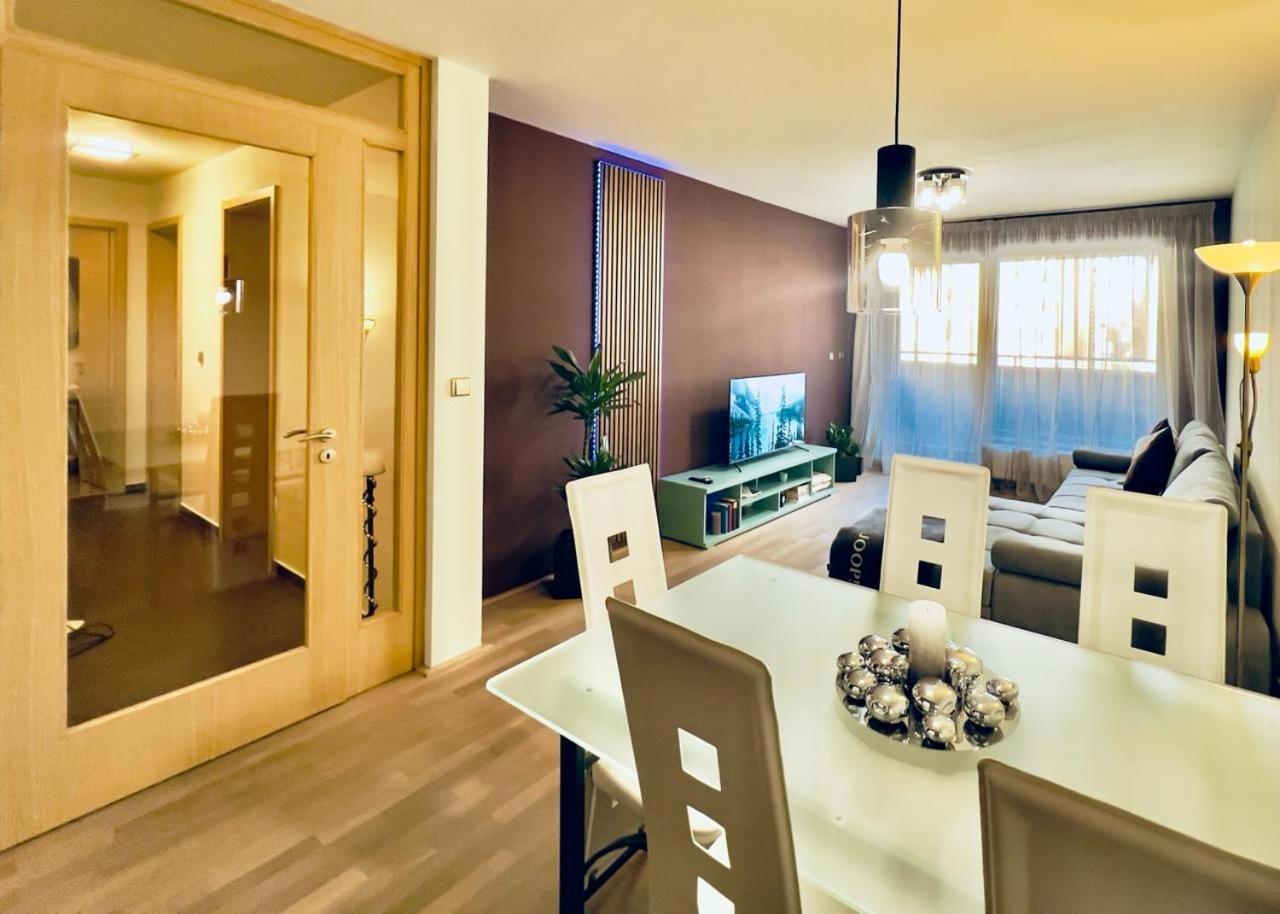 Luxury Apartment In Prague And Free Parking エクステリア 写真