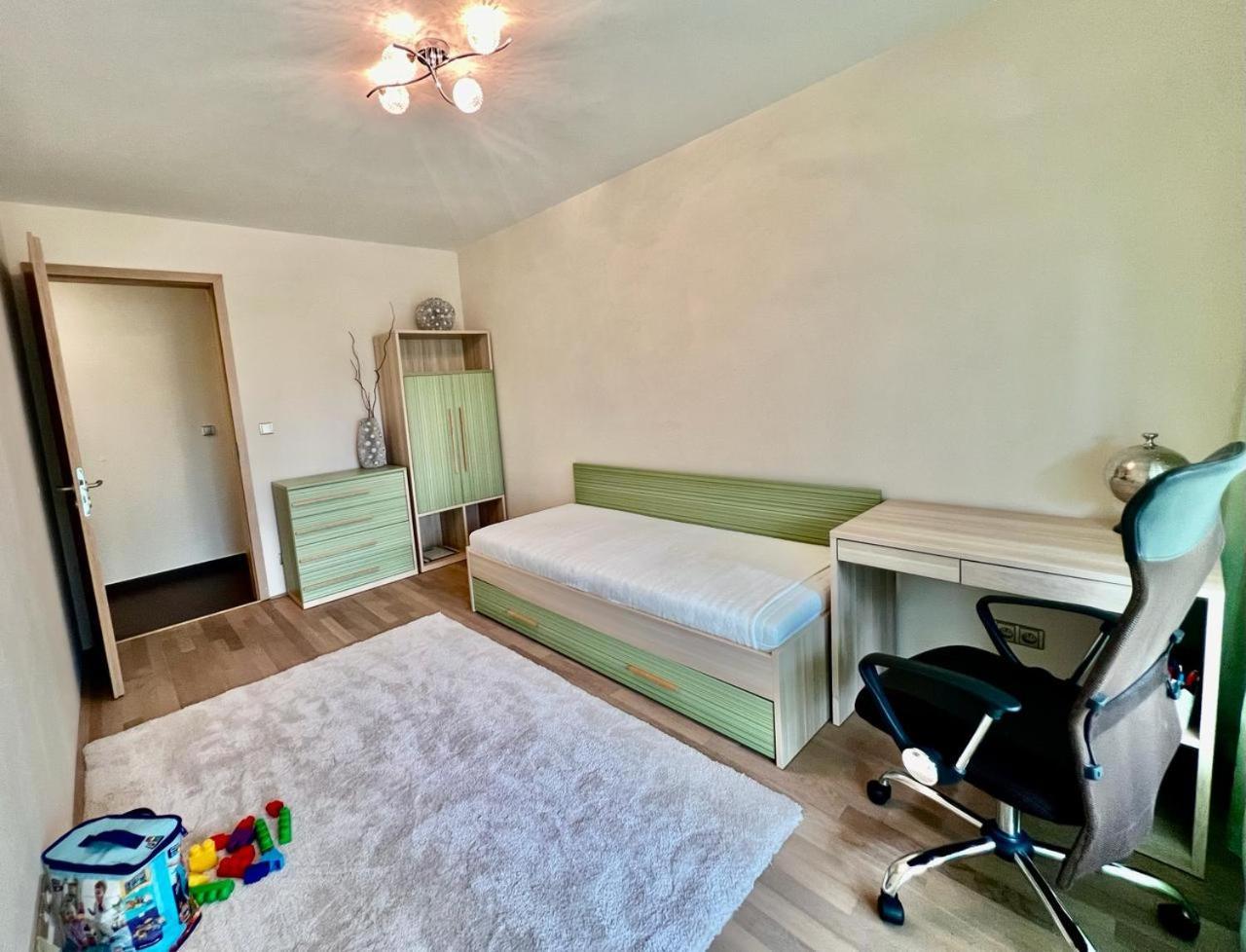 Luxury Apartment In Prague And Free Parking エクステリア 写真