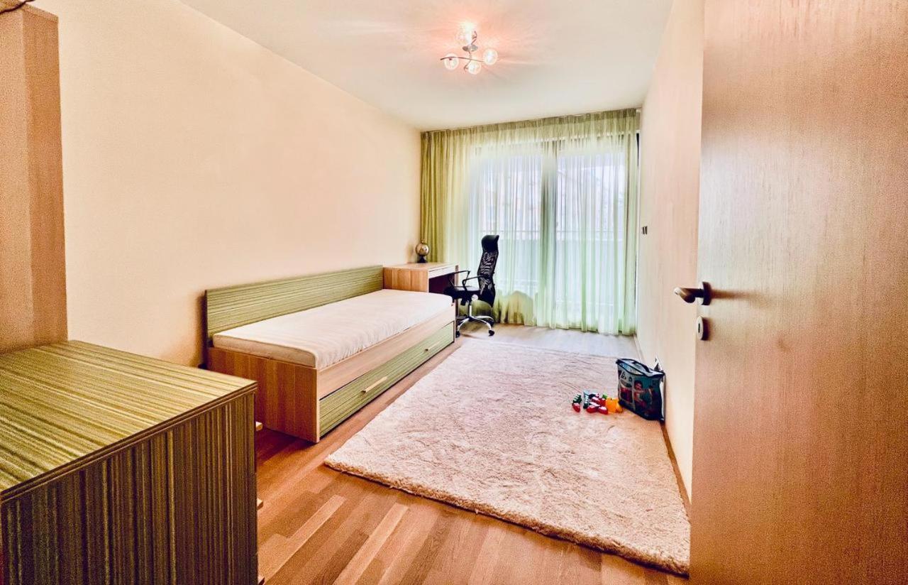 Luxury Apartment In Prague And Free Parking エクステリア 写真